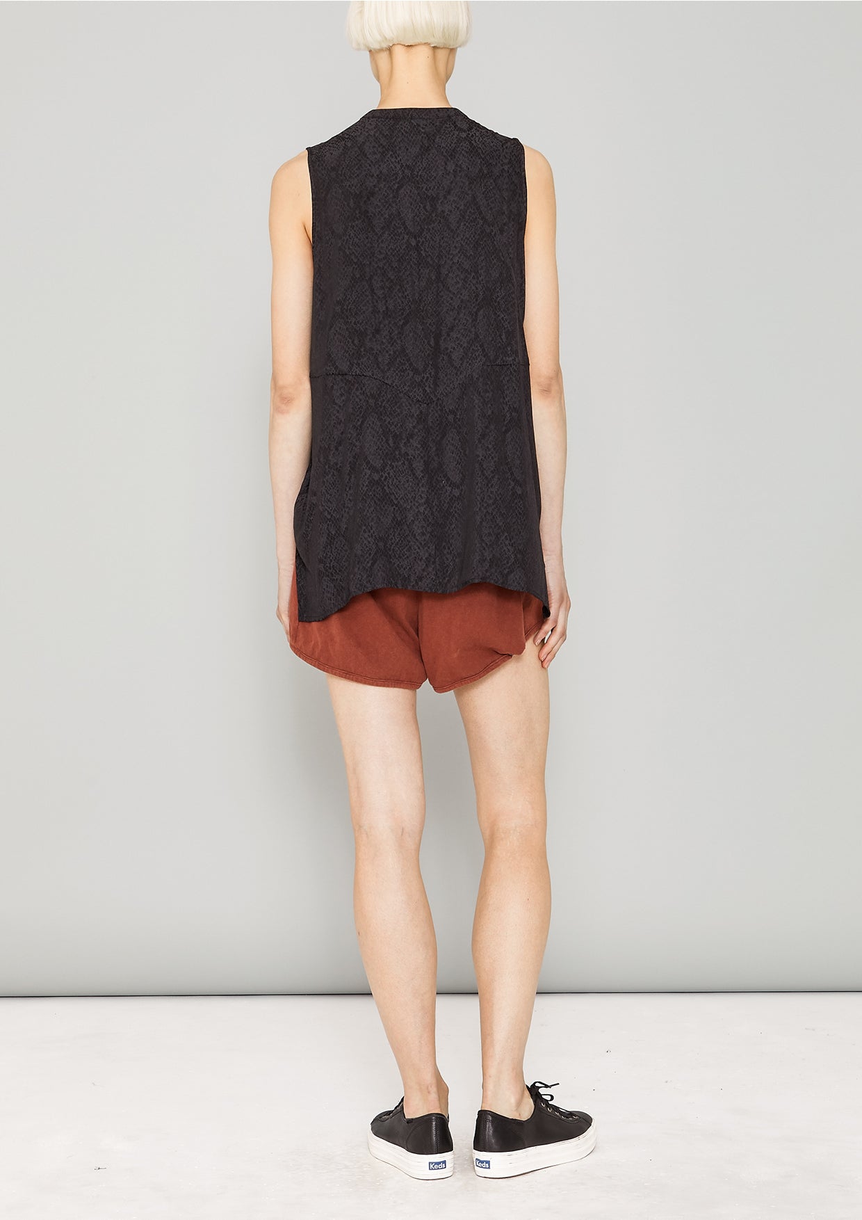 BLOUSE SLEEVELESS - JACQUARD SATIN black snake - BERENIK