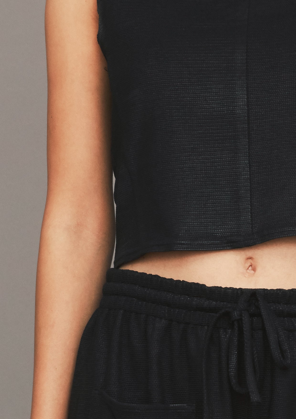 SHIRT SLEEVELESS - TECH LACES STRETCH black - BERENIK