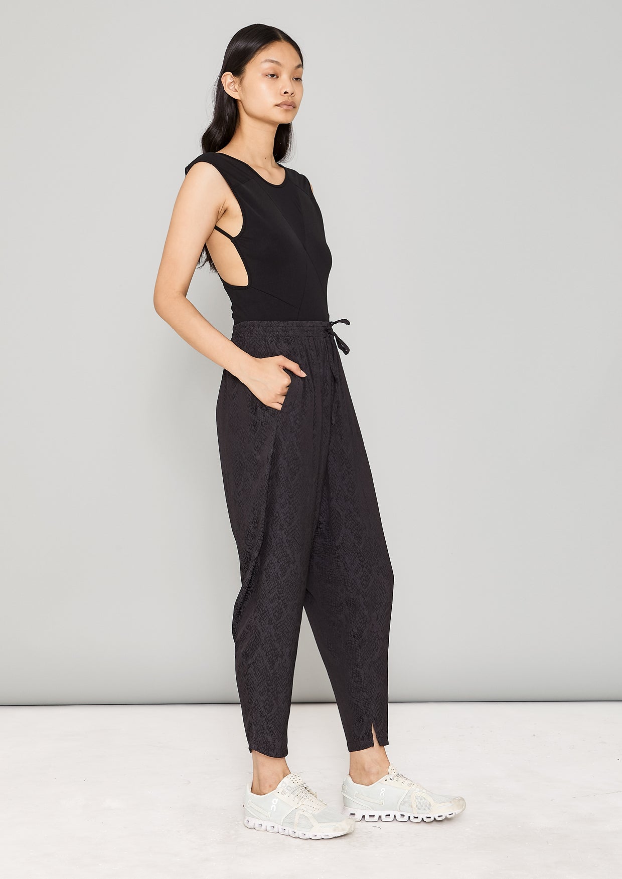 PANTS LOOSE ELASTIC- JACQUARD SATIN black snake - BERENIK