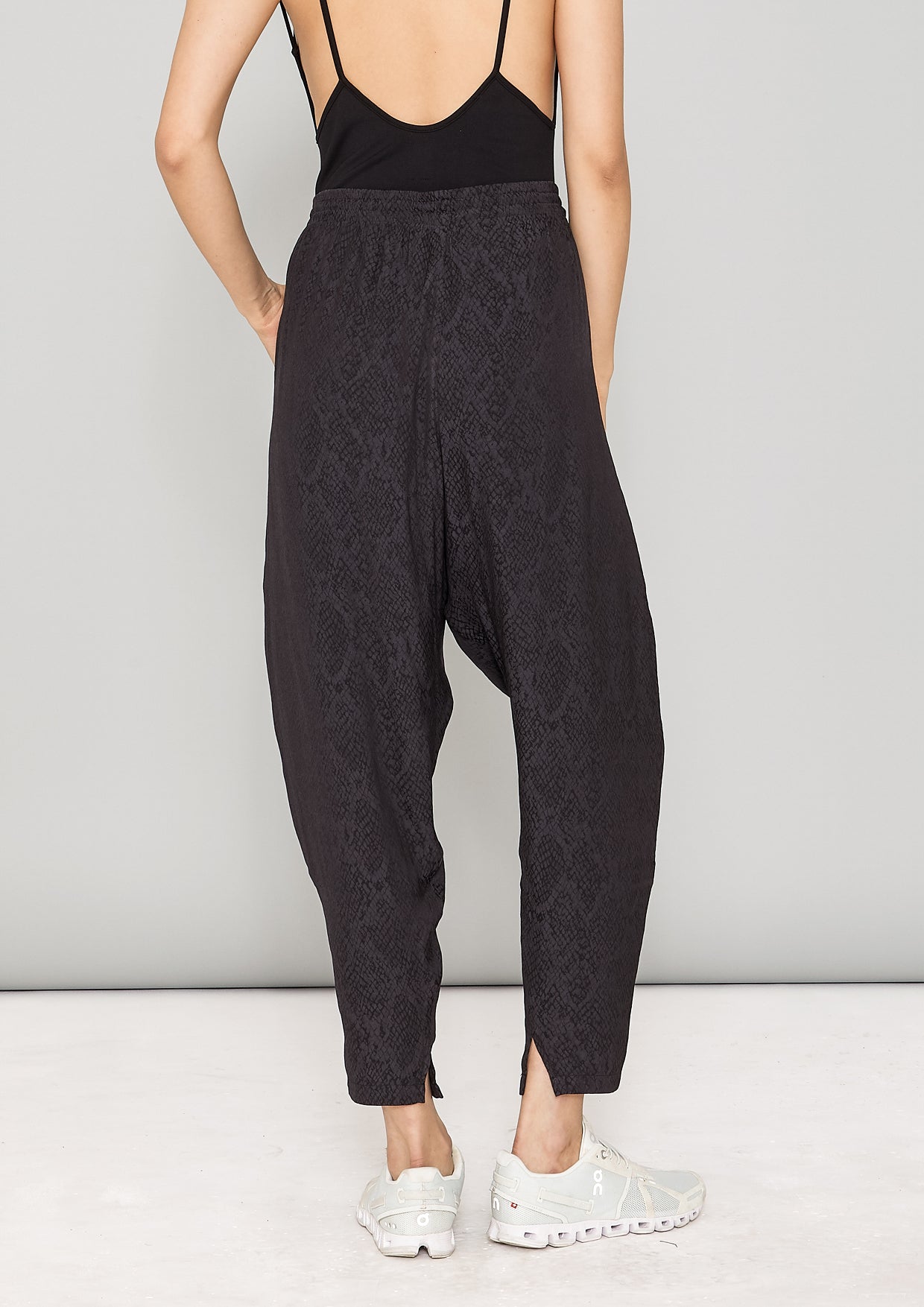 PANTS LOOSE ELASTIC- JACQUARD SATIN black snake - BERENIK