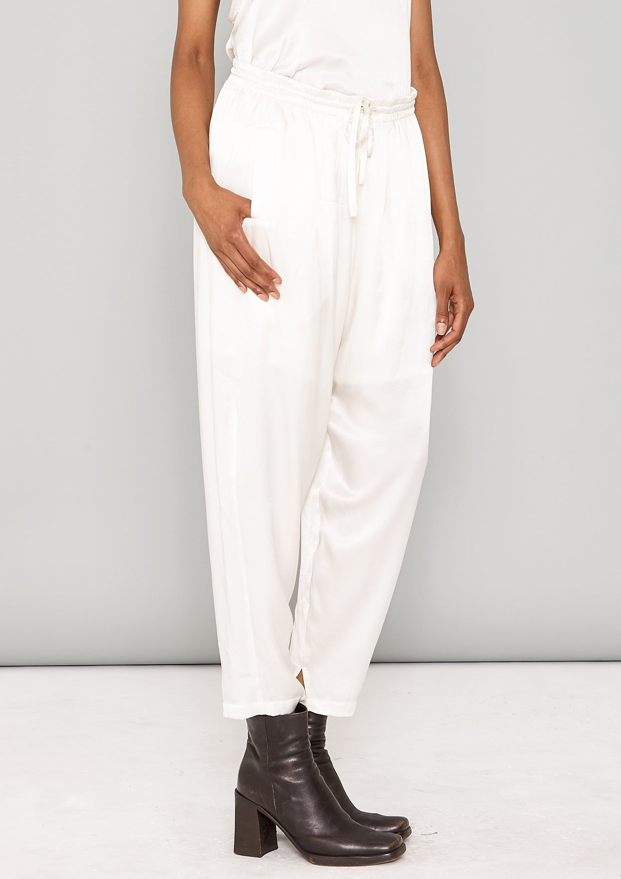 PANTS LOOSE ELASTIC - SILKY RAYON SATIN white - BERENIK
