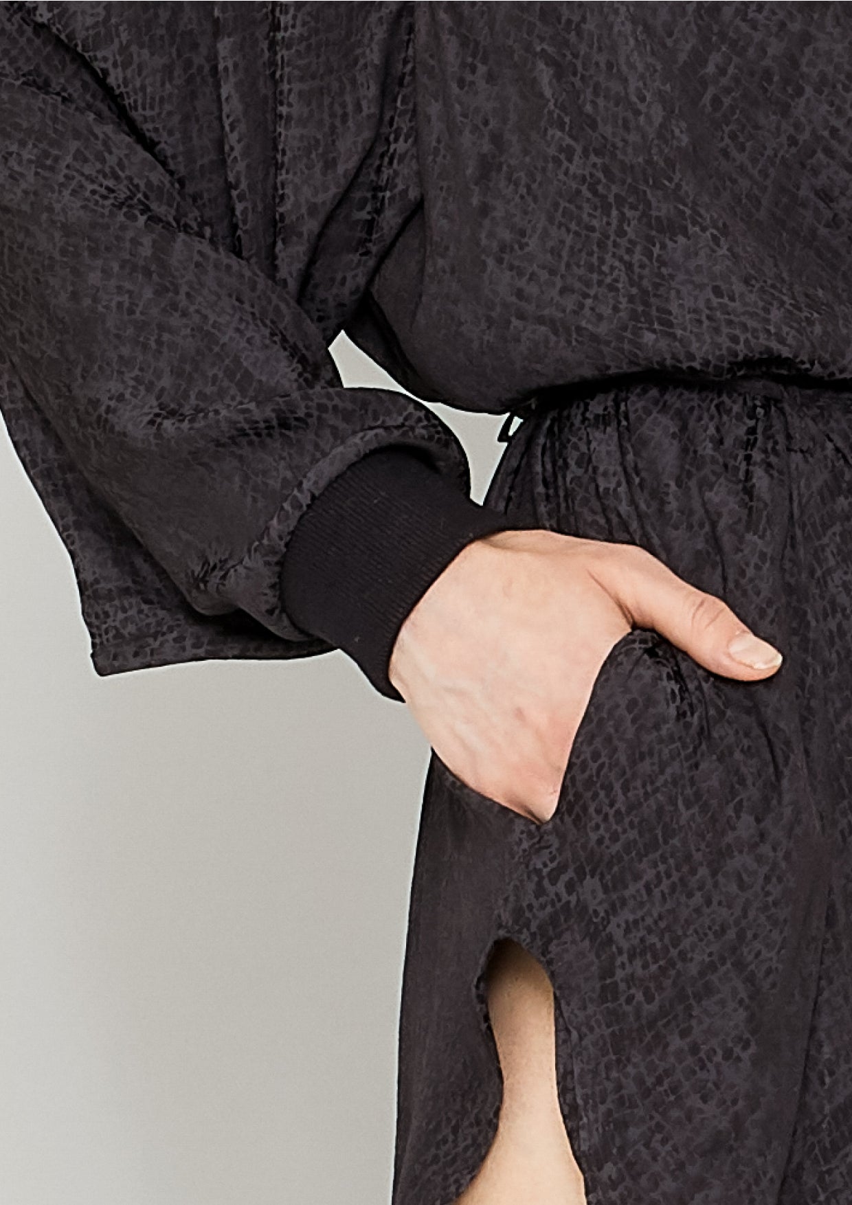 JUMPSUIT SHORT OVERSIZED -  JACQUARD SATIN black snake - BERENIK