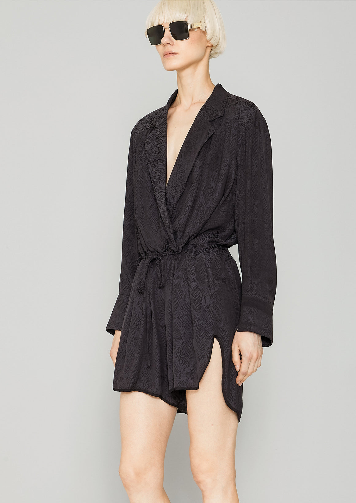 JUMPSUIT REVERS SHORT - JACQUARD SATIN snake black - BERENIK