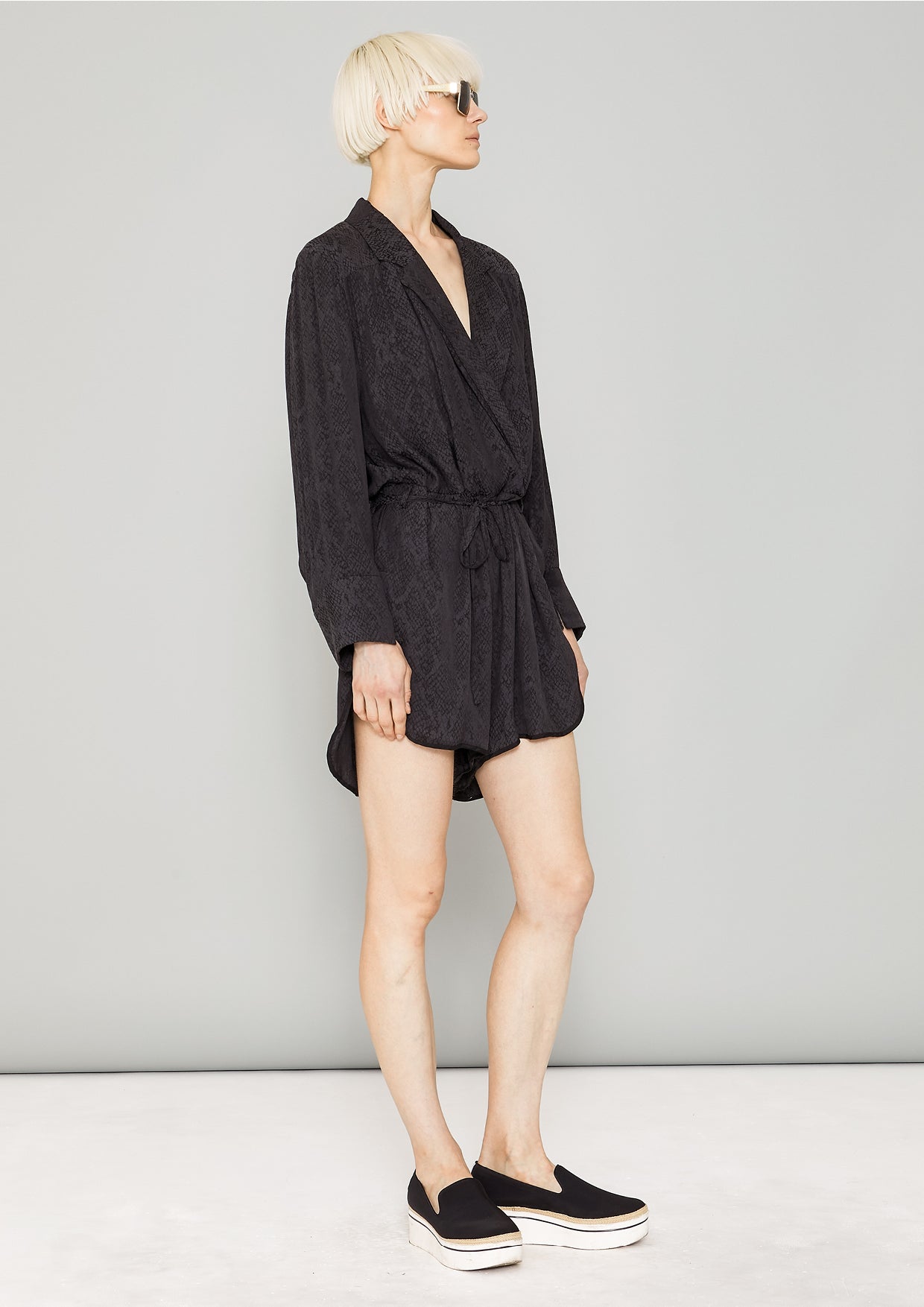 JUMPSUIT REVERS SHORT - JACQUARD SATIN snake black - BERENIK