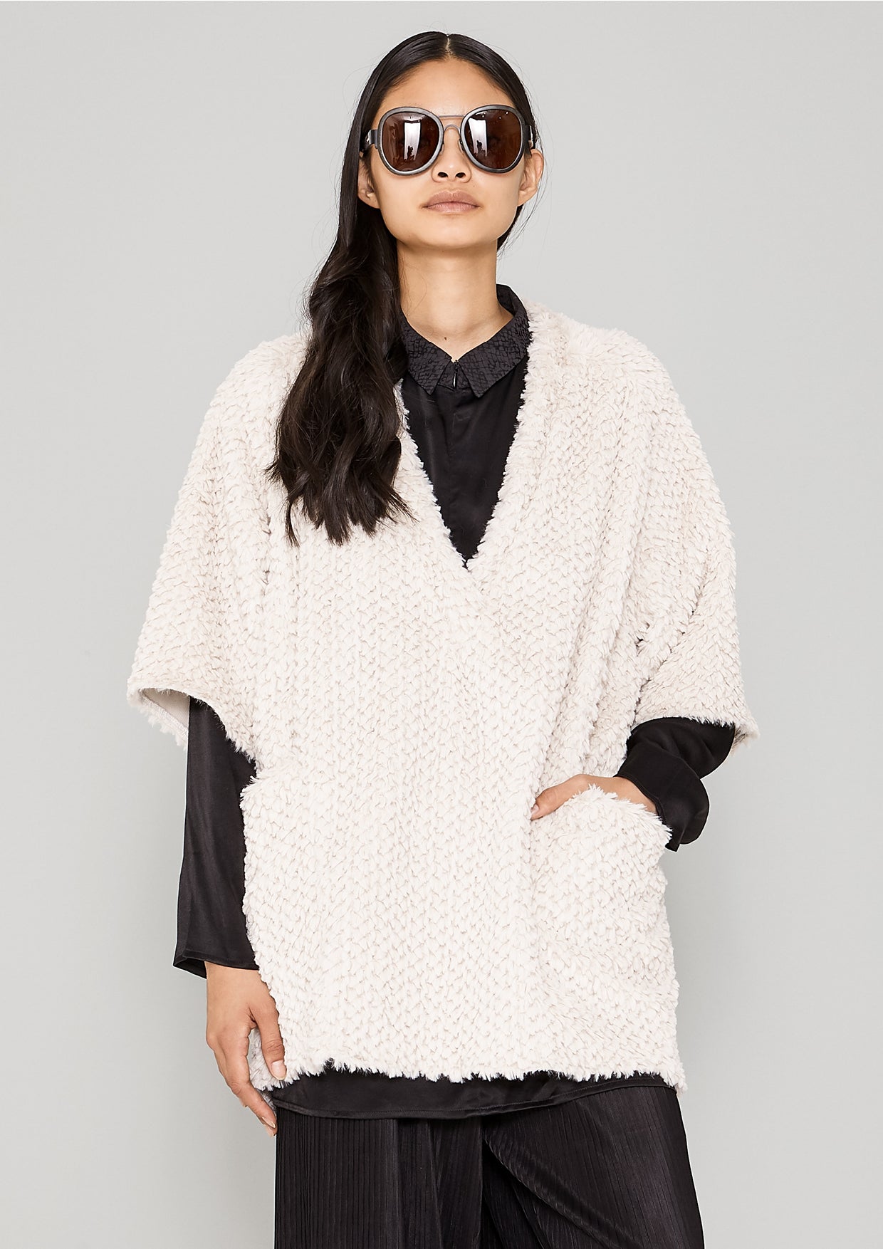 SHIRT V-COLLAR - SUPER SORF FAUX FUR beige - BERENIK