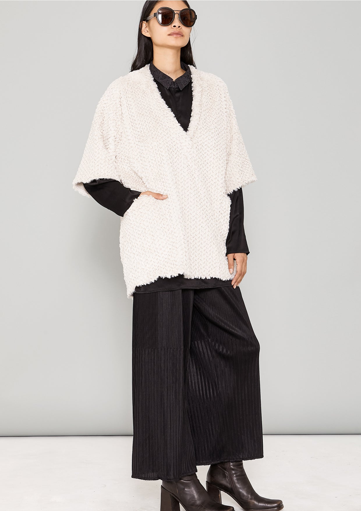 SHIRT V-COLLAR - SUPER SORF FAUX FUR beige - BERENIK