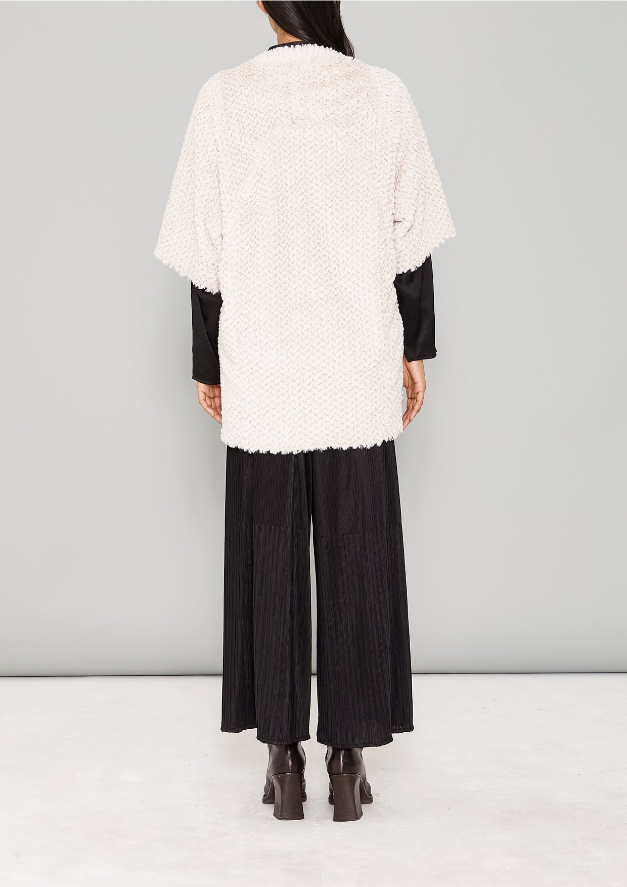 SHIRT V-COLLAR - SUPER SORF FAUX FUR beige - BERENIK