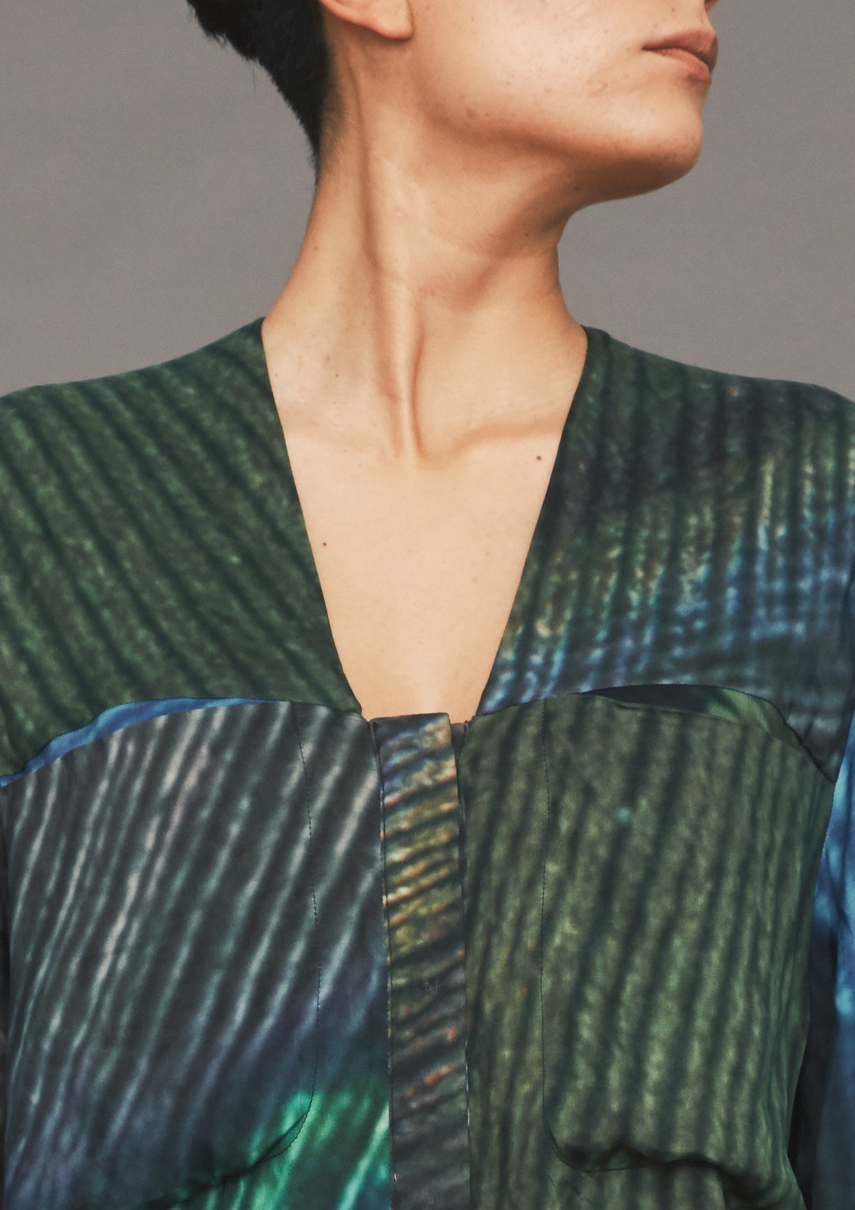 BLOUSE - POCKETS V-COLLAR - SILKY CUPRO printed peacock - BERENIK