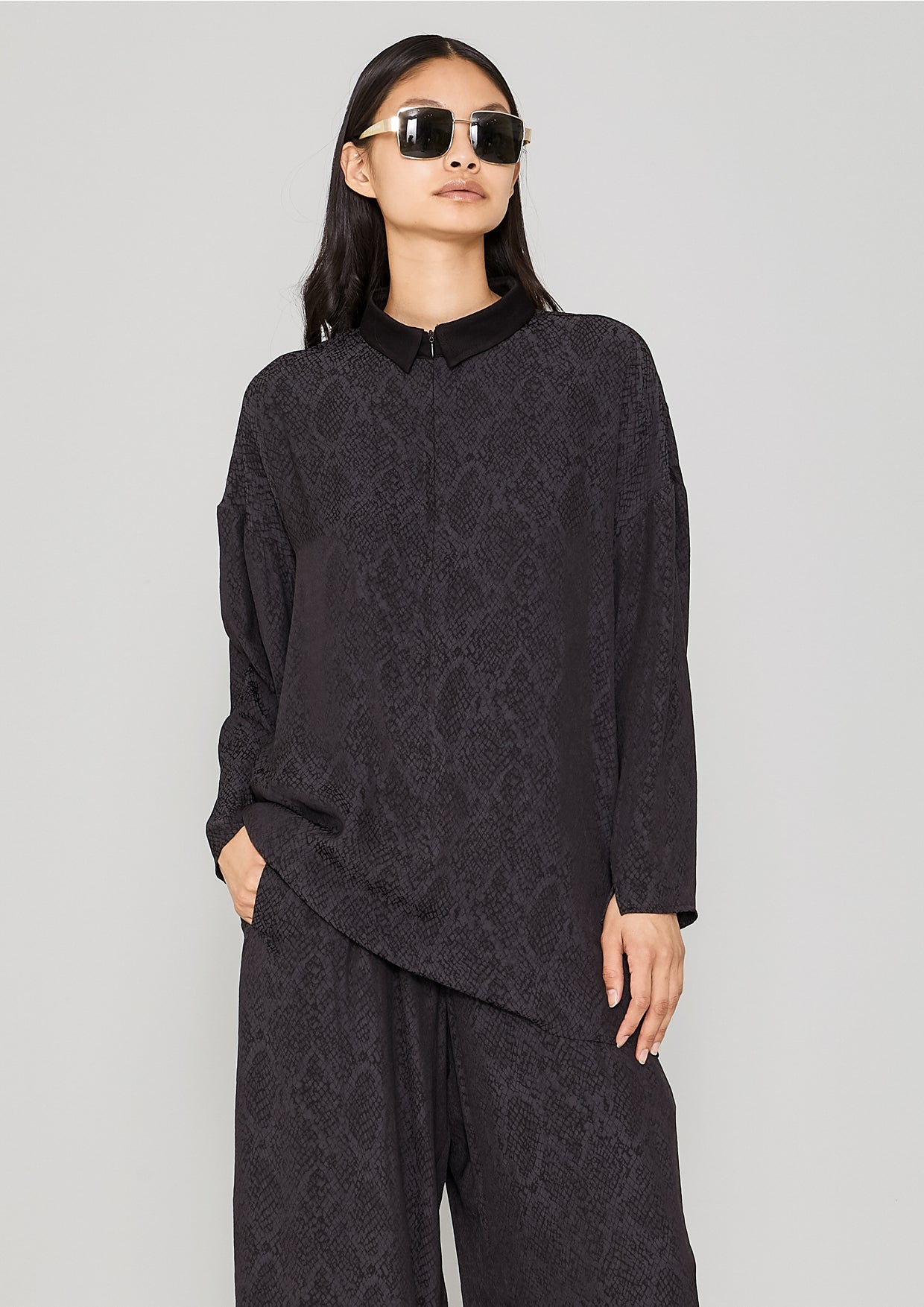 SHIRT COLLAR ZIP - JACQUARD SATIN black snake - BERENIK