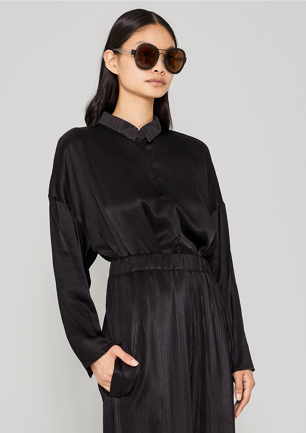 SHIRT COLLAR ZIP - SILKY RAYON SATIN black - BERENIK