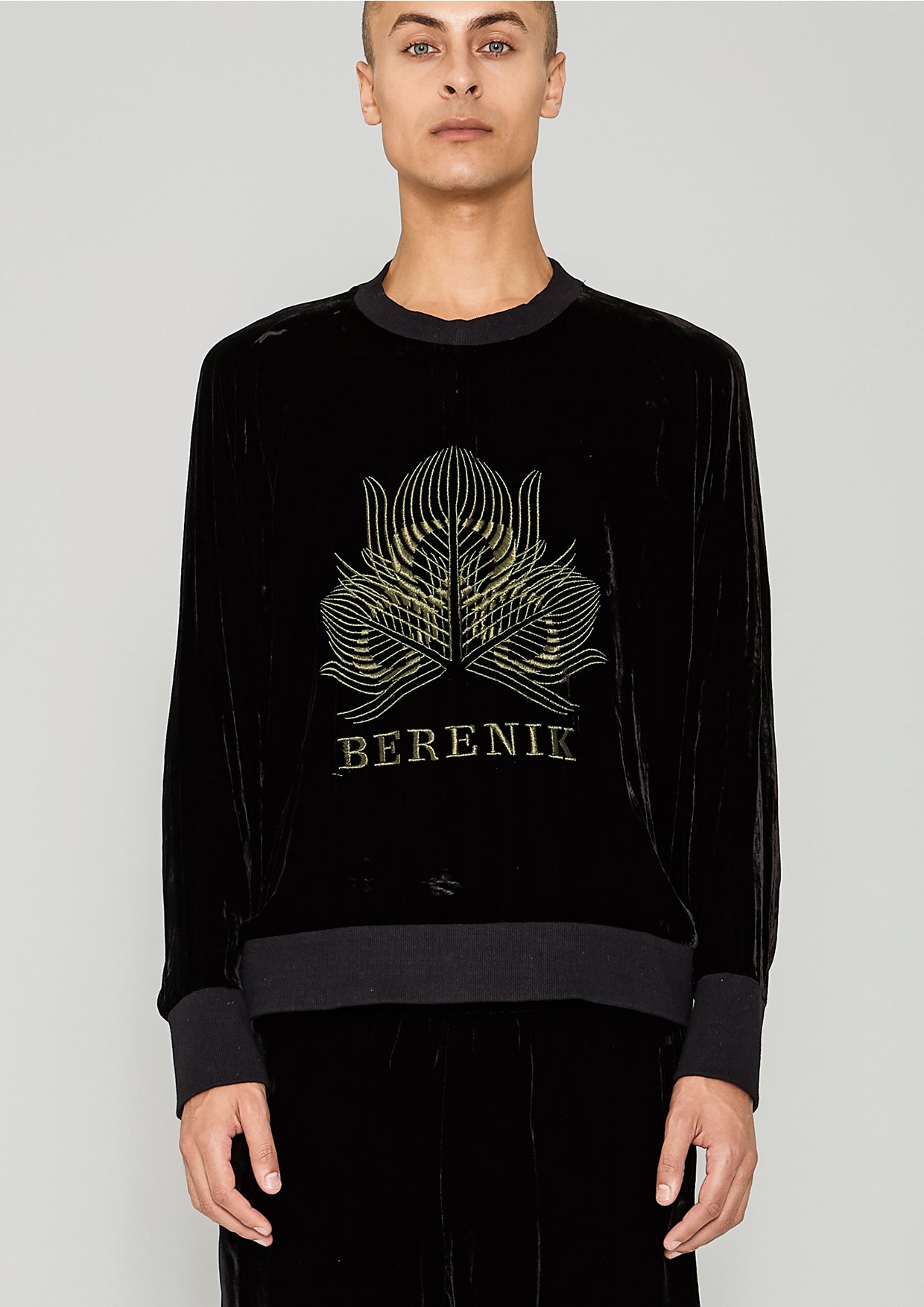 Oversized Sweater Silk Velvet Black with Golden Berenik Embroidery