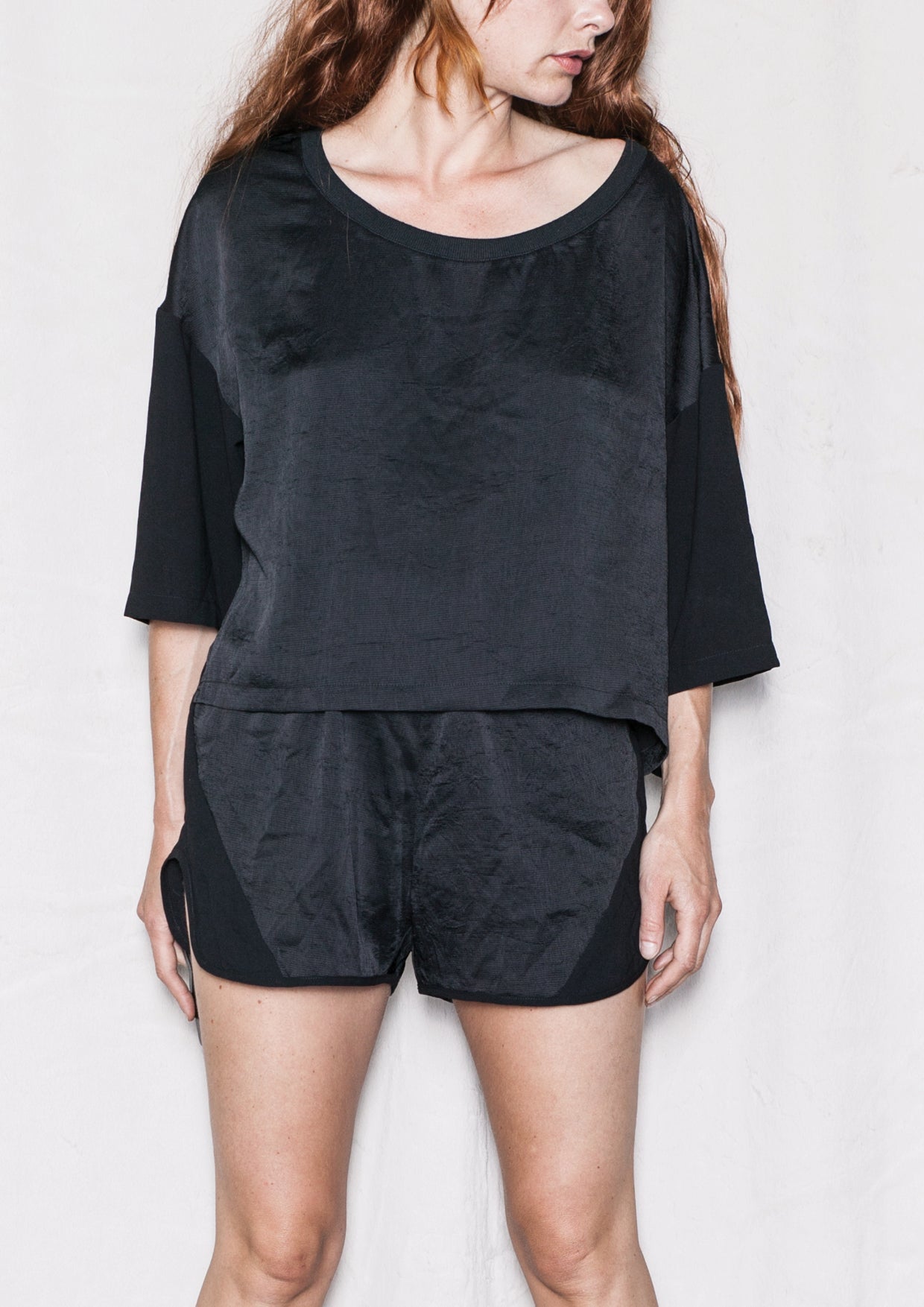 T-SHIRT FEMALE BLACK SHINY/MATT - BERENIK