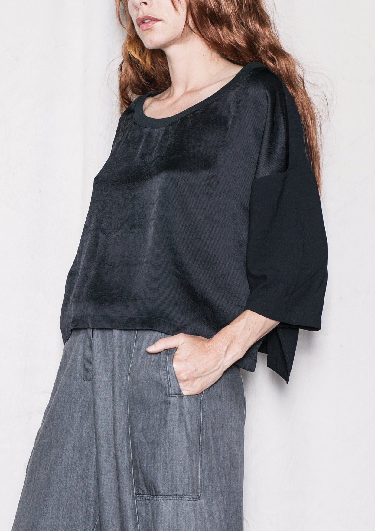 T-SHIRT FEMALE BLACK SHINY/MATT - BERENIK