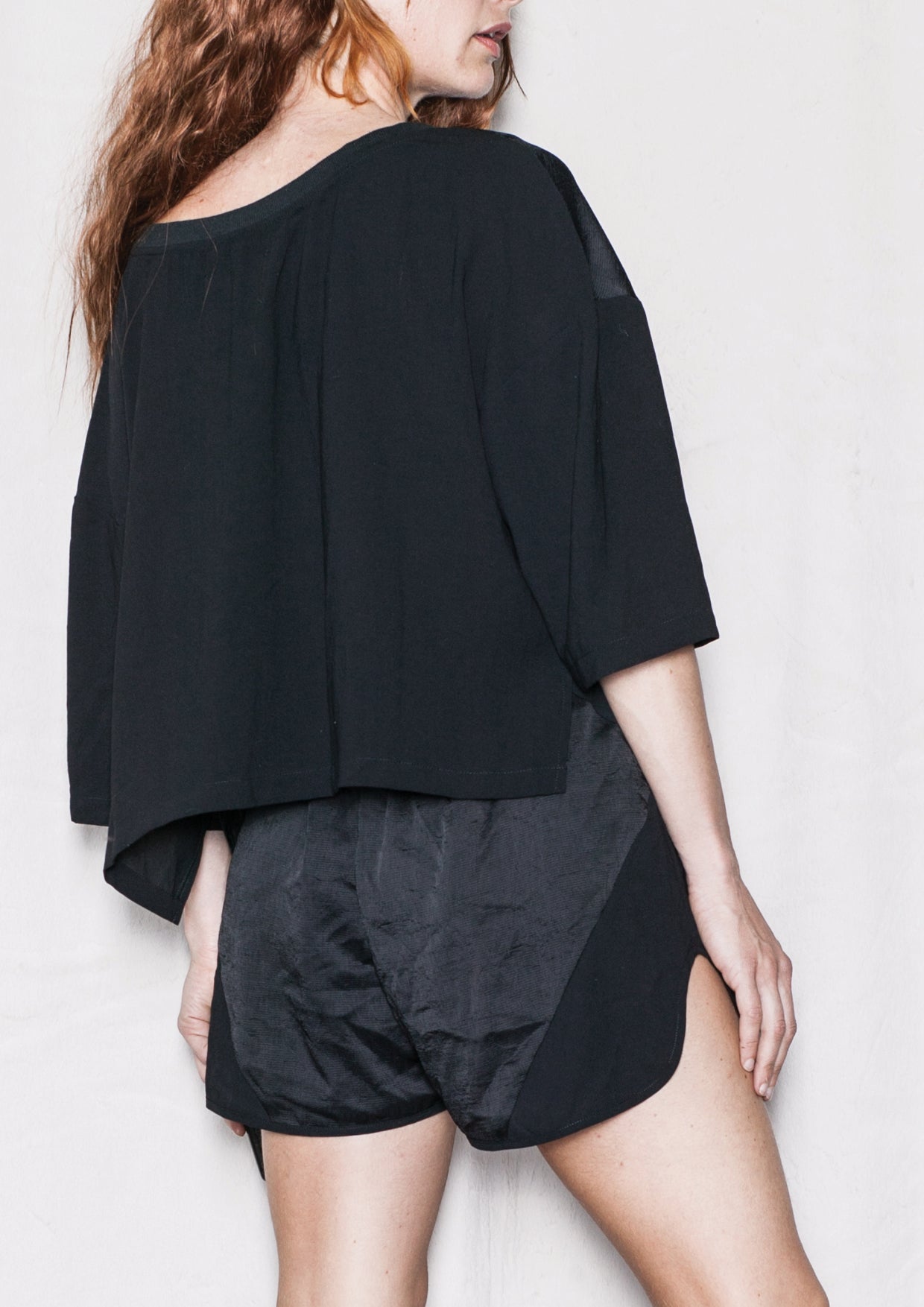 T-SHIRT FEMALE BLACK SHINY/MATT - BERENIK