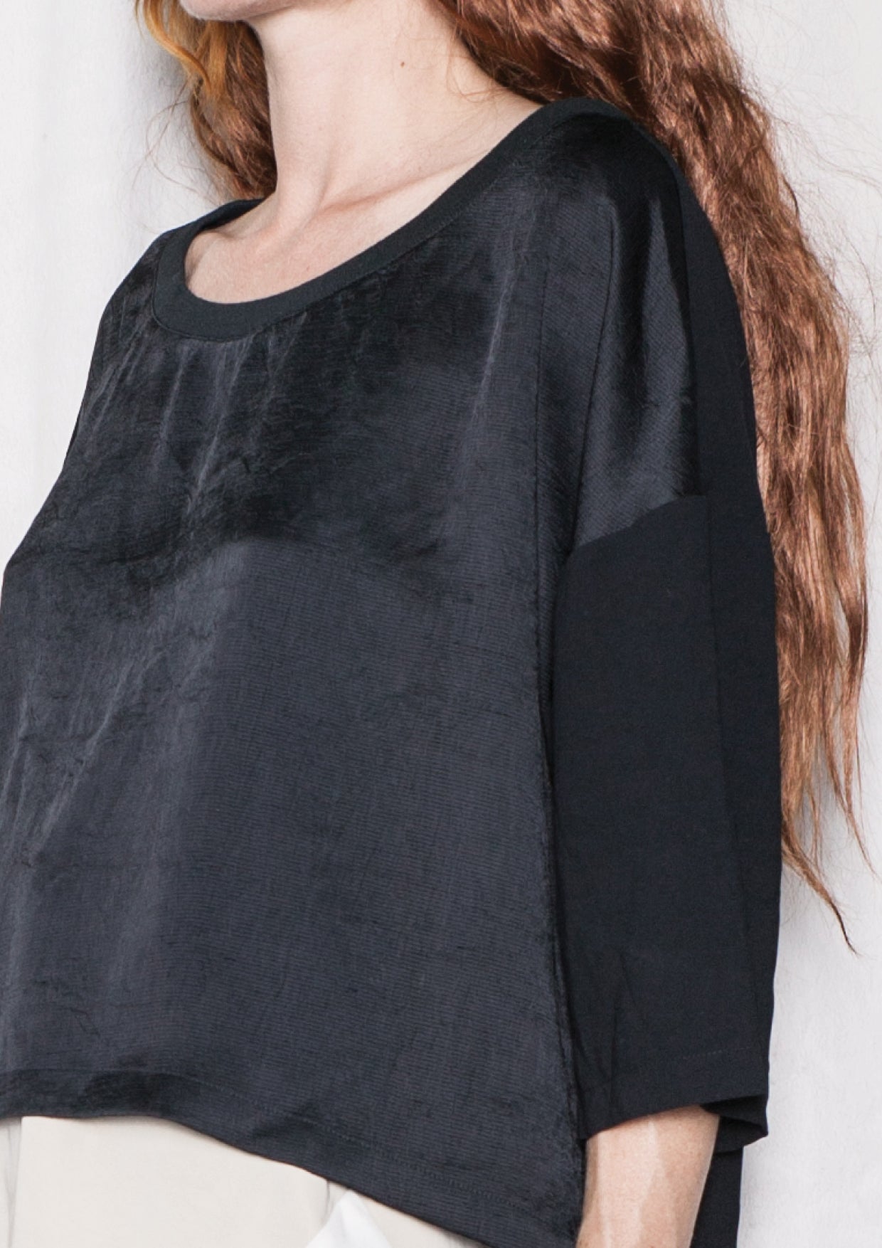 T-SHIRT FEMALE BLACK SHINY/MATT - BERENIK