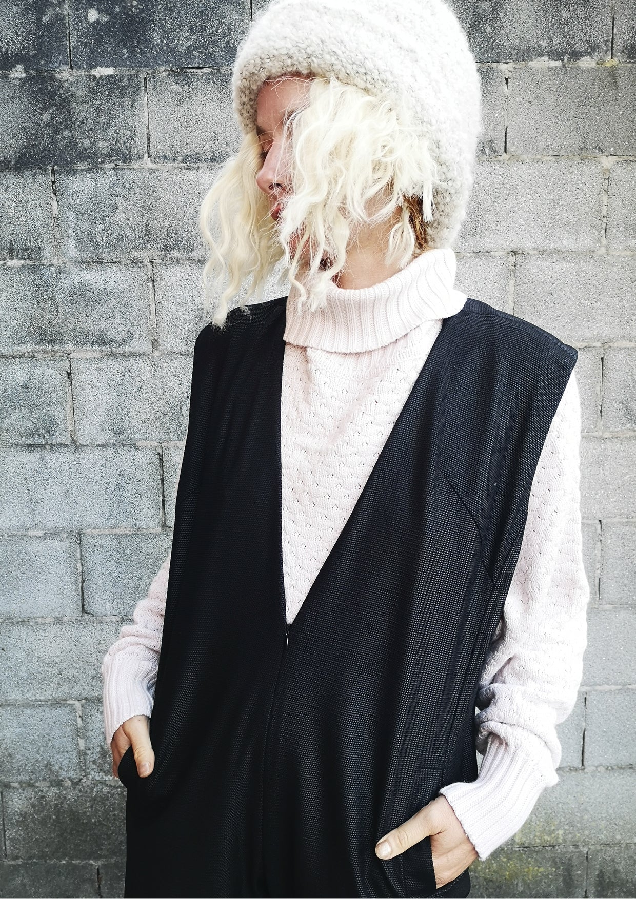 JUMPSUIT SLEEVELESS ZIP - SHINY TECHLACES black - BERENIK