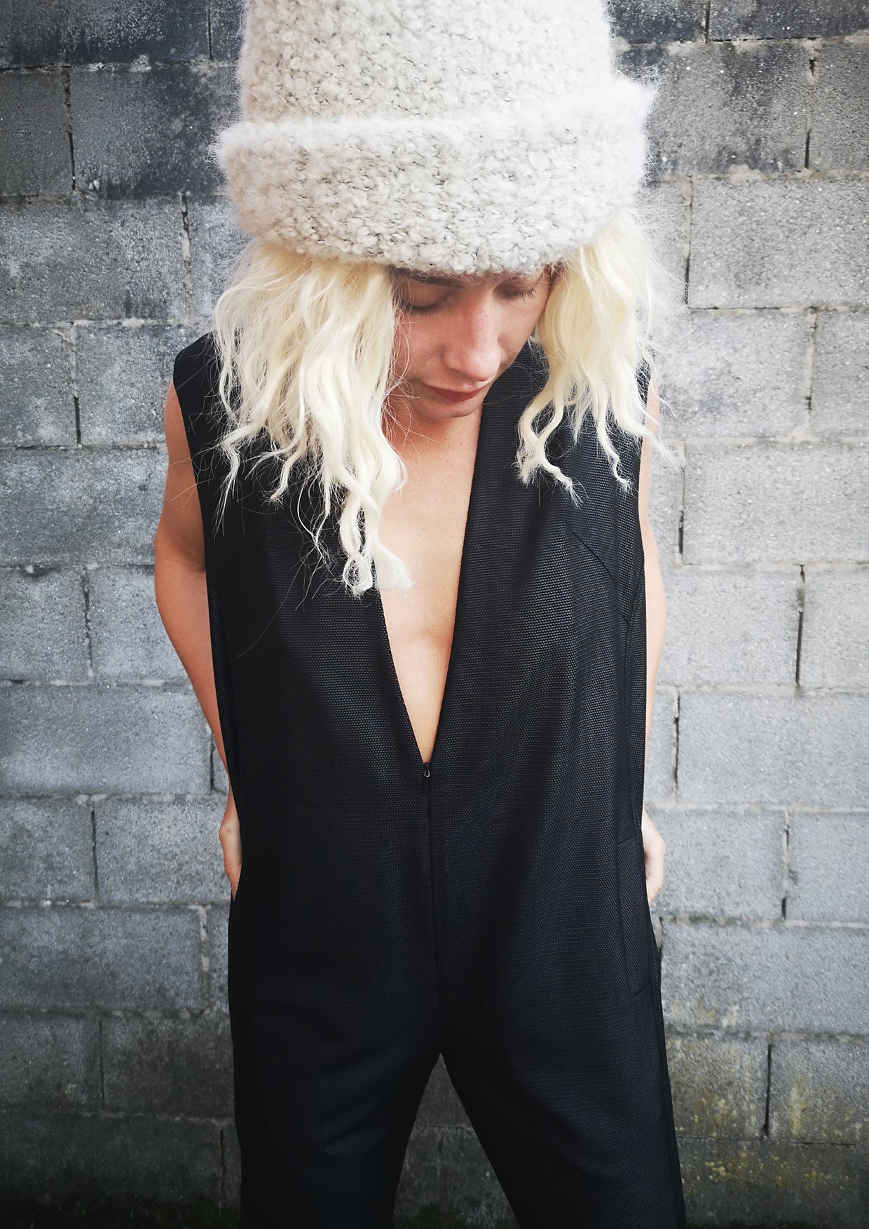 JUMPSUIT SLEEVELESS ZIP - SHINY TECHLACES black - BERENIK