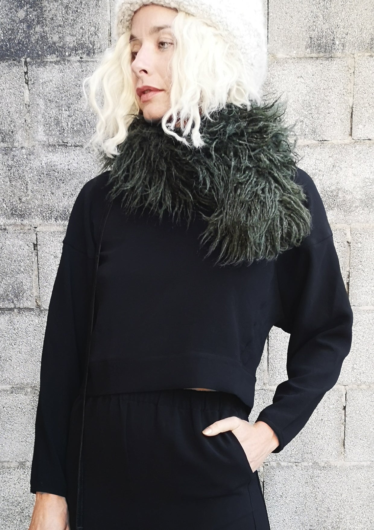 SCARF - FAUX FUR SHAGGY dark green - BERENIK