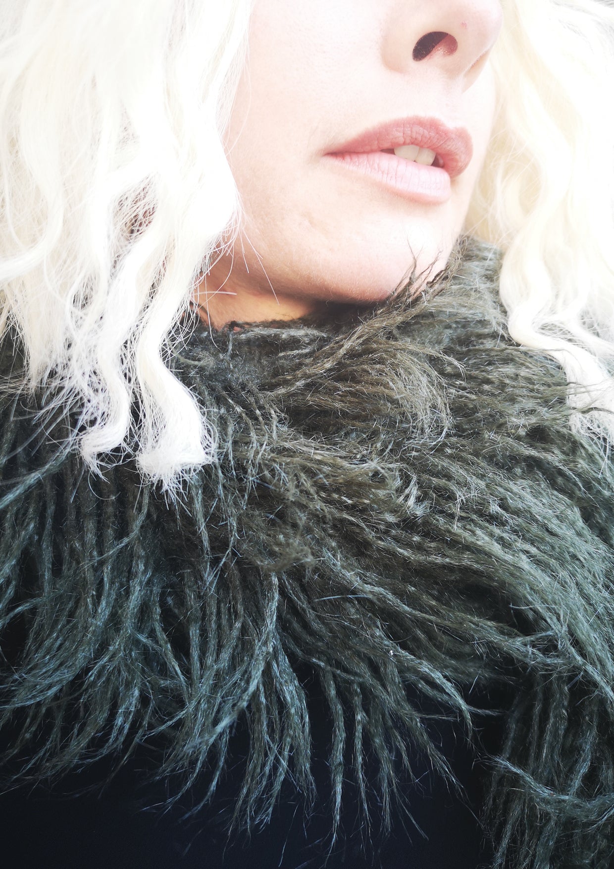 SCARF - FAUX FUR SHAGGY dark green - BERENIK