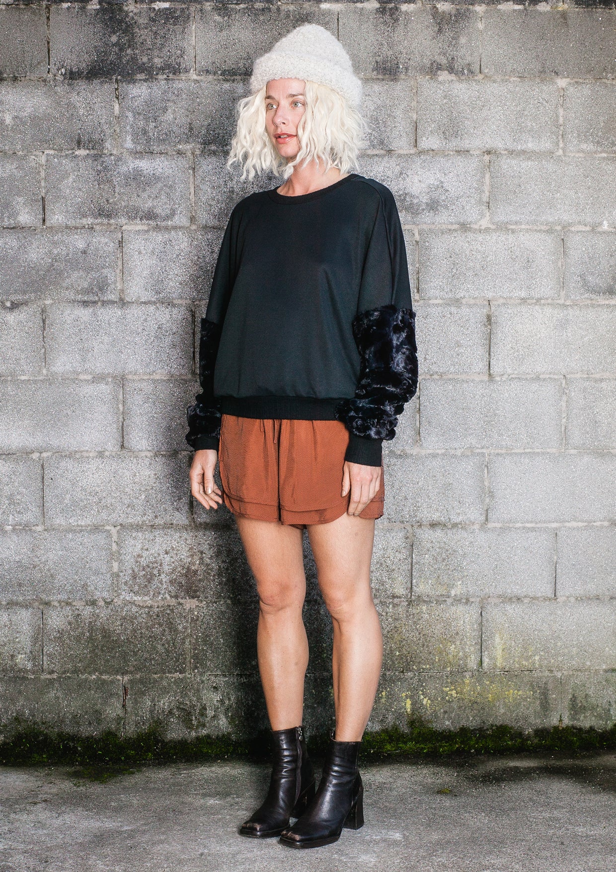 LIMITED EDITION - SWEATER FAUX FUR SLEEVES - black - BERENIK