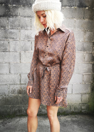 LIMITED EDITION - DRESS WITH BELT - PRINTED CUPRO grey/rust - BERENIK