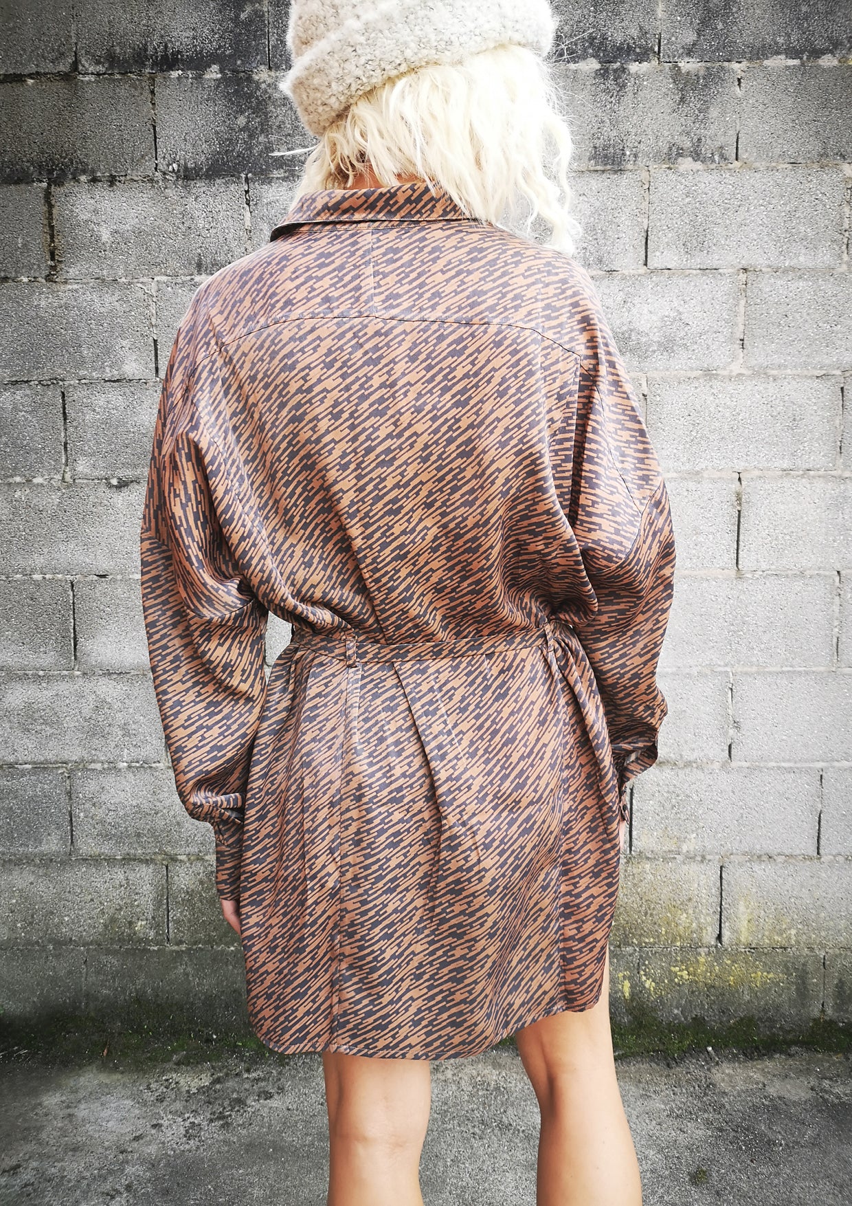 LIMITED EDITION - DRESS WITH BELT - PRINTED CUPRO grey/rust - BERENIK