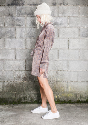 LIMITED EDITION - DRESS WITH BELT - PRINTED CUPRO grey/rust - BERENIK