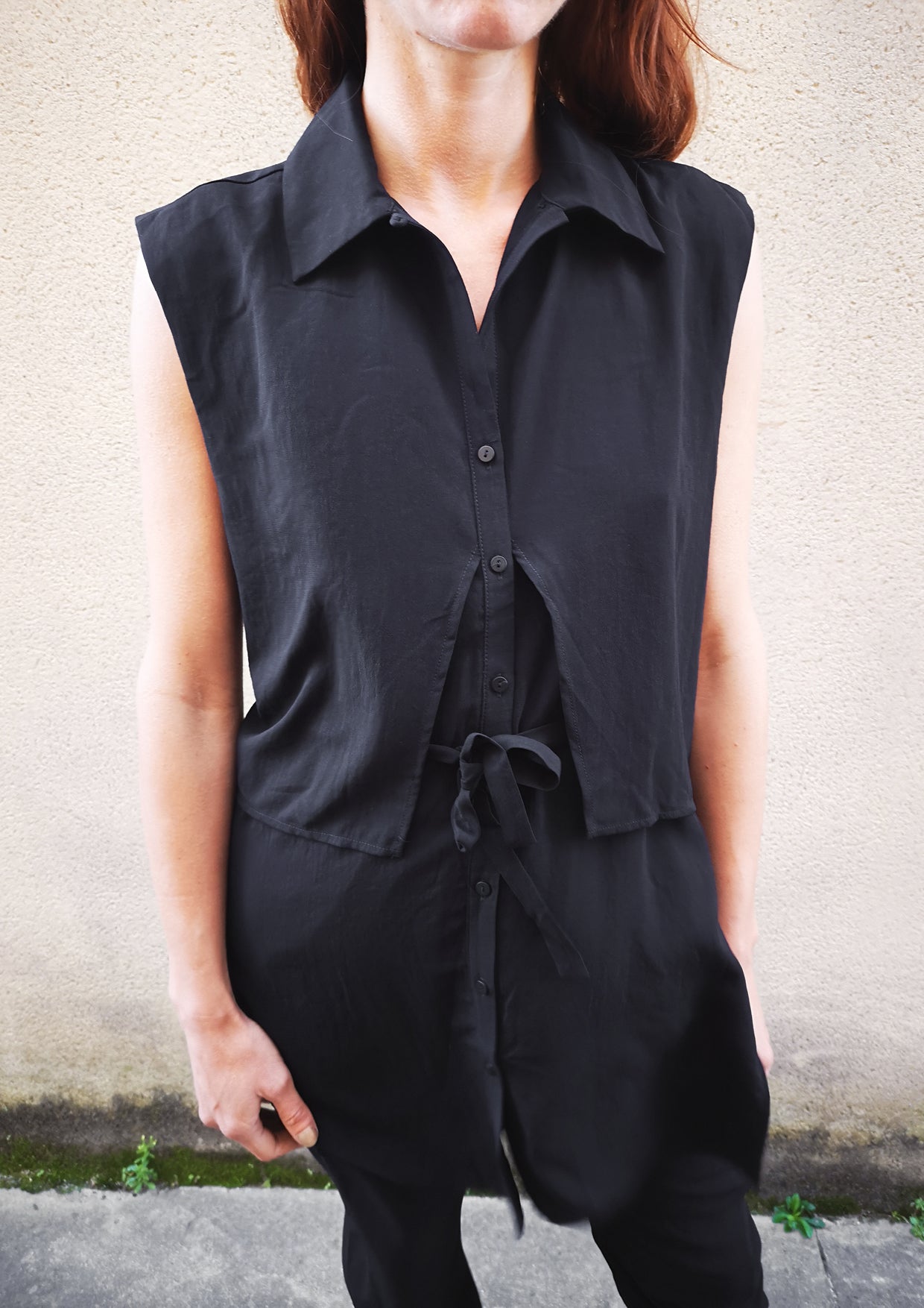 BLOUSE SLEEVELESS DOUBLE LAYER w. BELT - black - BERENIK