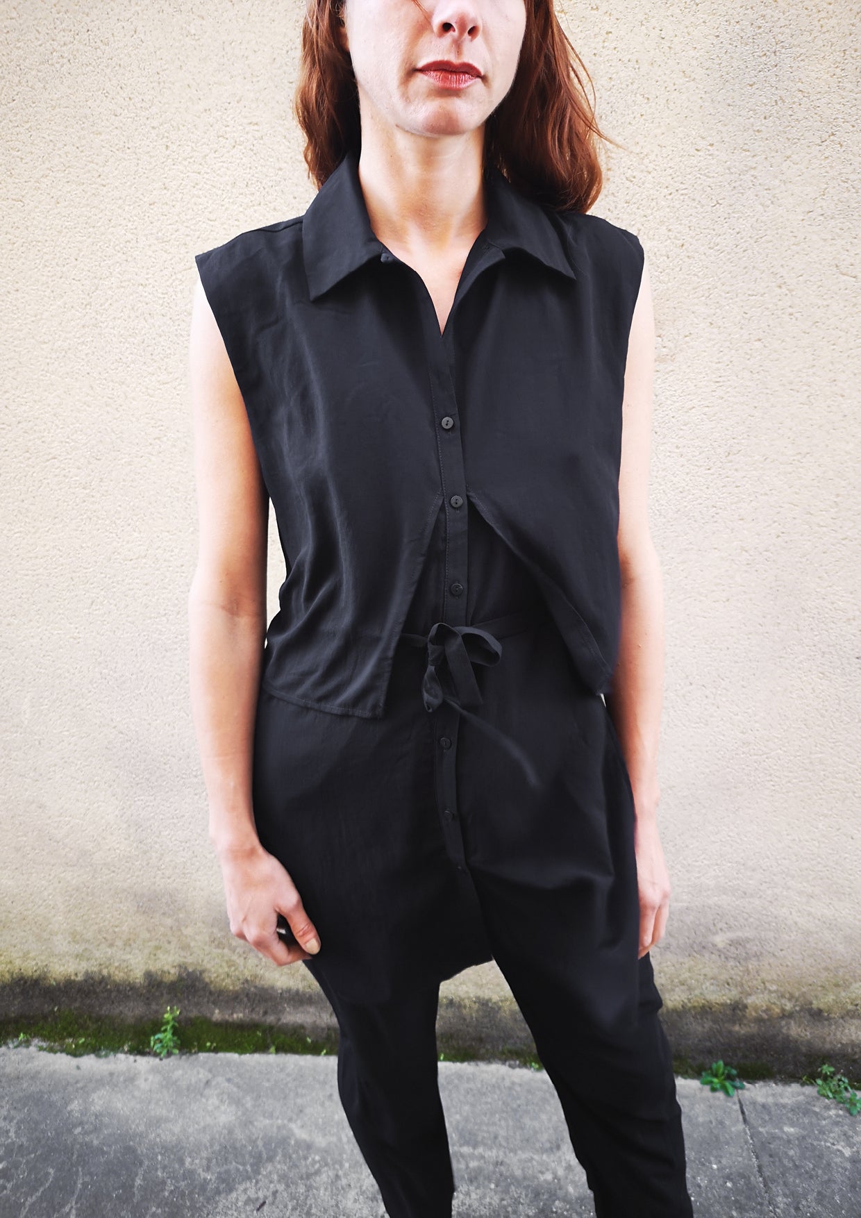 BLOUSE SLEEVELESS DOUBLE LAYER w. BELT - black - BERENIK