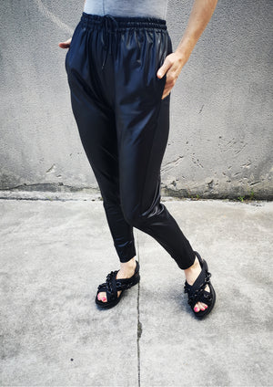 ELEGANT SWEATPANTS - black shiny - BERENIK