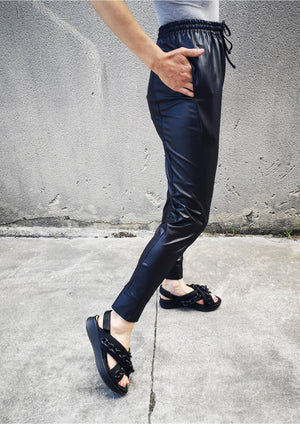 ELEGANT SWEATPANTS - black shiny - BERENIK