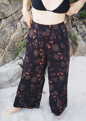 WIDE AIRY SUMMER PANTS - SILKY RAYON printed black/rust - BERENIK