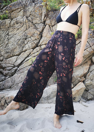 WIDE AIRY SUMMER PANTS - SILKY RAYON printed black/rust - BERENIK