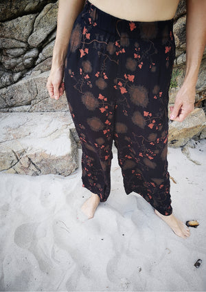 WIDE AIRY SUMMER PANTS - SILKY RAYON printed black/rust - BERENIK