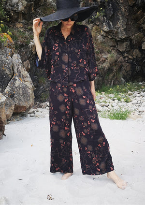 WIDE AIRY SUMMER PANTS - SILKY RAYON printed black/rust - BERENIK