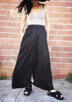 PANTS WIDE ELASTIC - black pleated - BERENIK