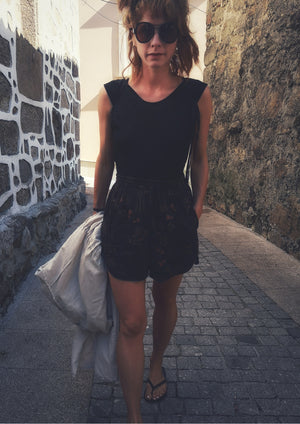 SHORTS WIDE - SILKY RAYON printed black/rust - BERENIK