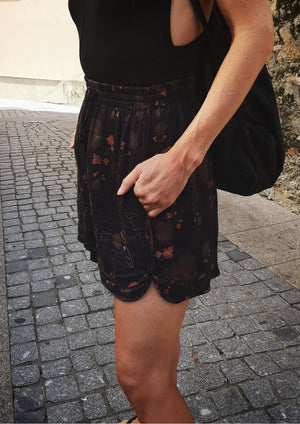 SHORTS WIDE - SILKY RAYON printed black/rust - BERENIK