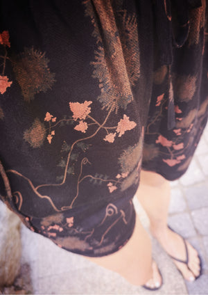 SHORTS WIDE - SILKY RAYON printed black/rust - BERENIK