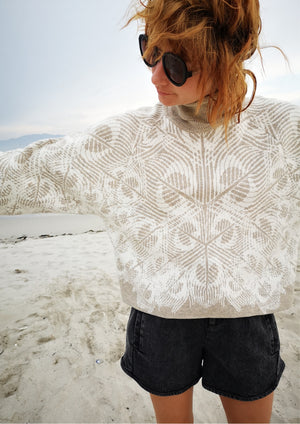 SWEATER TURTLENECK - KNIT JACQUARD beige/white - BERENIK