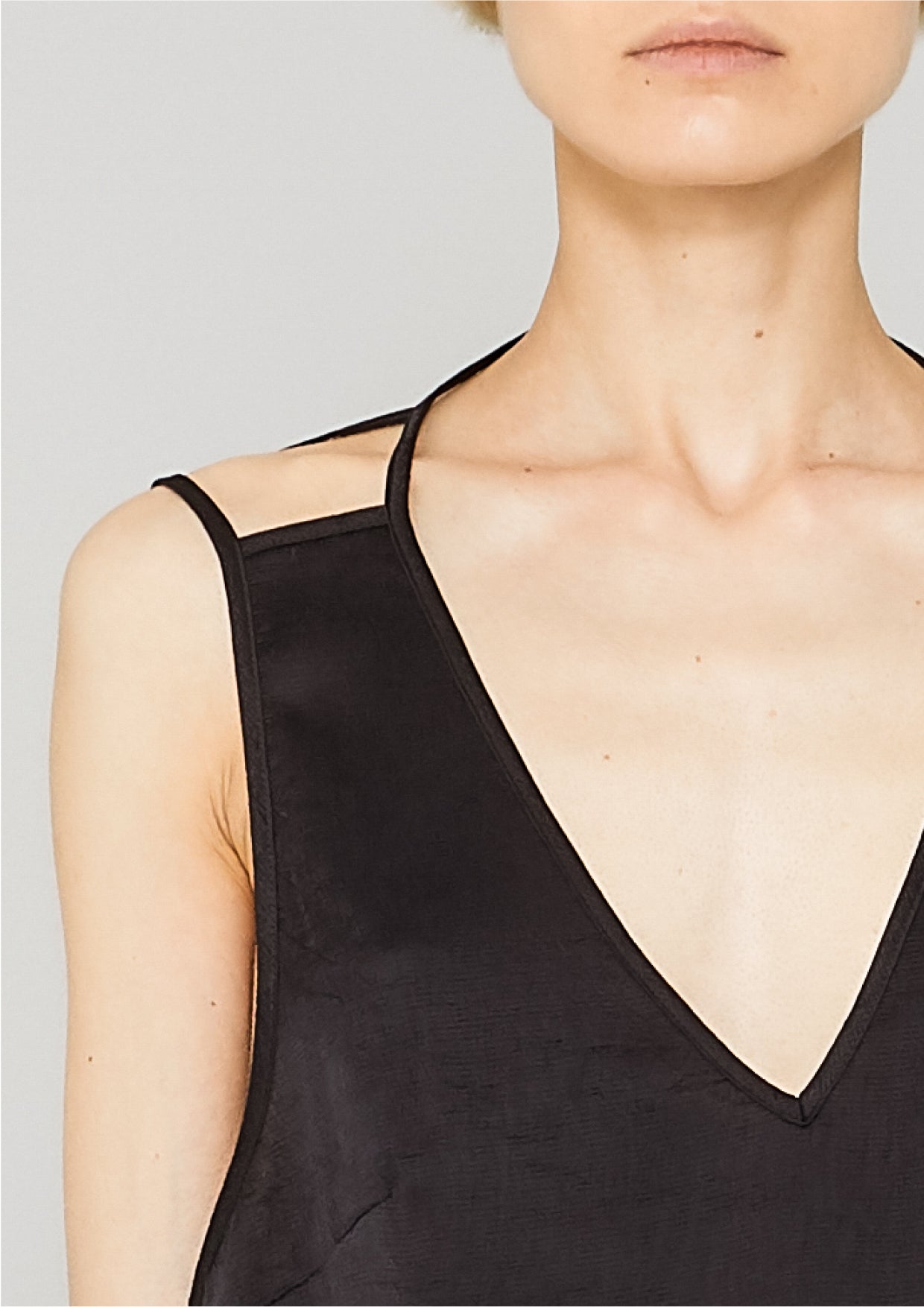 TOP - SPAGHETTI STRAPS BLACK SHINY - BERENIK