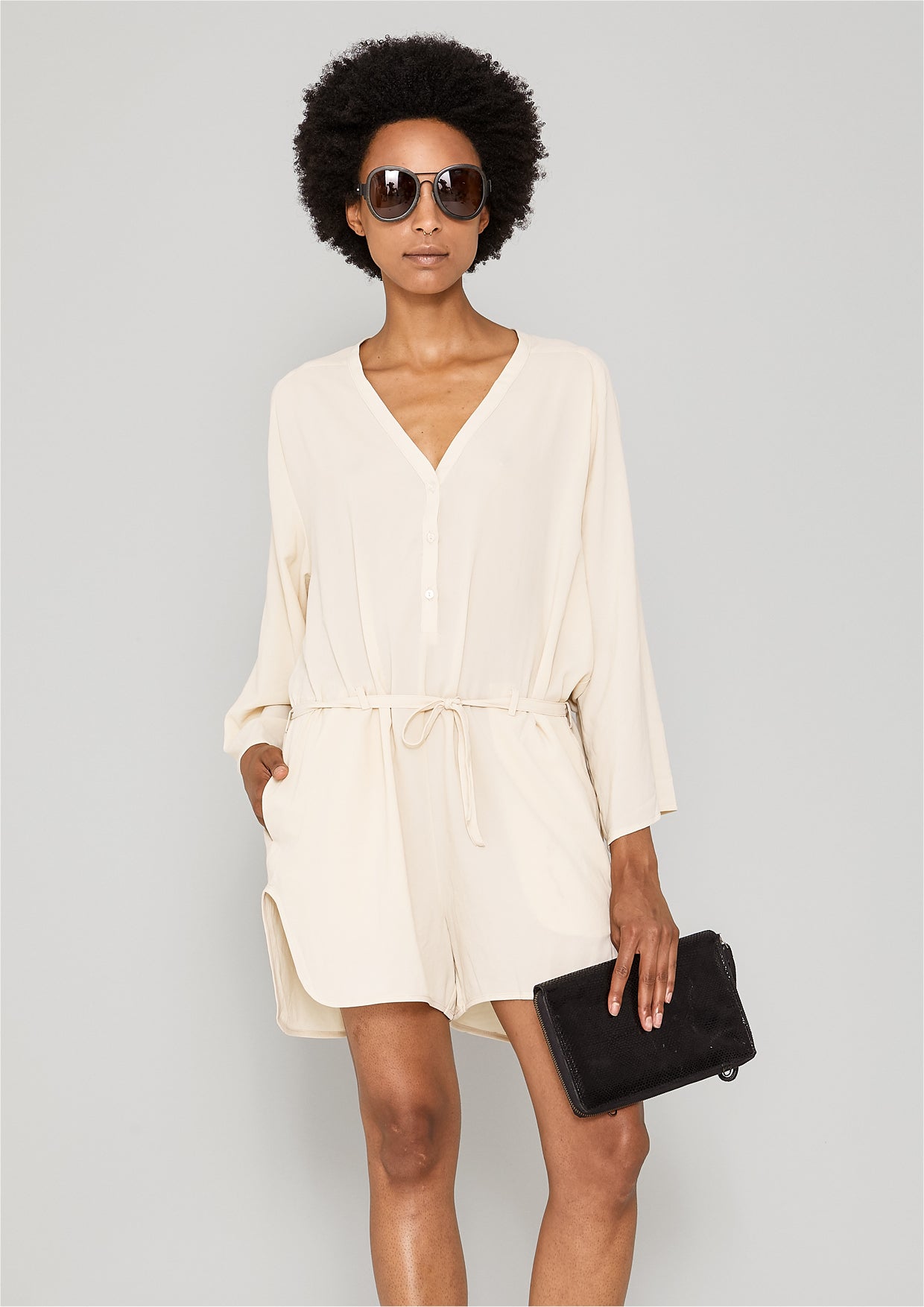 JUMPSUIT SHORT-LOOSE/BELT - creme - BERENIK