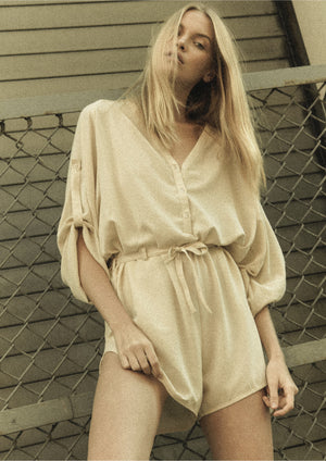 JUMPSUIT SHORT-LOOSE/BELT - creme - BERENIK