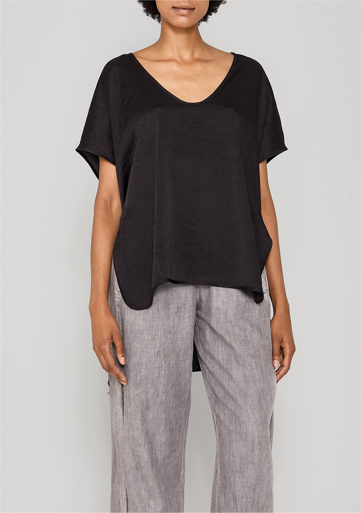 SHIRT SLEEVELESS-V-COLLAR - black shiny - BERENIK