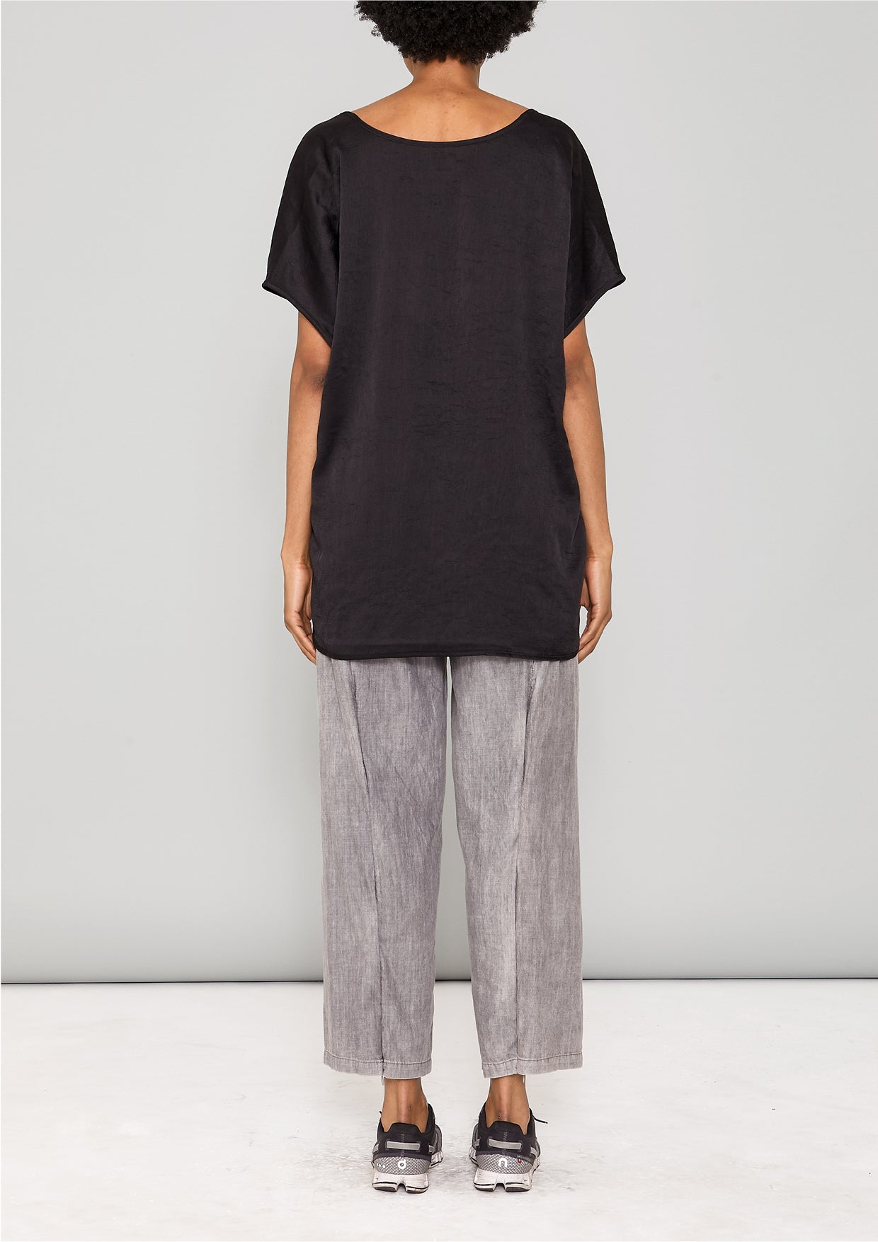 SHIRT SLEEVELESS-V-COLLAR - black shiny - BERENIK