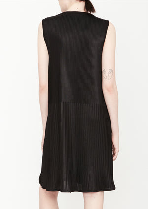 DRESS V-COLLAR SLEEVELESS - black pleated - BERENIK