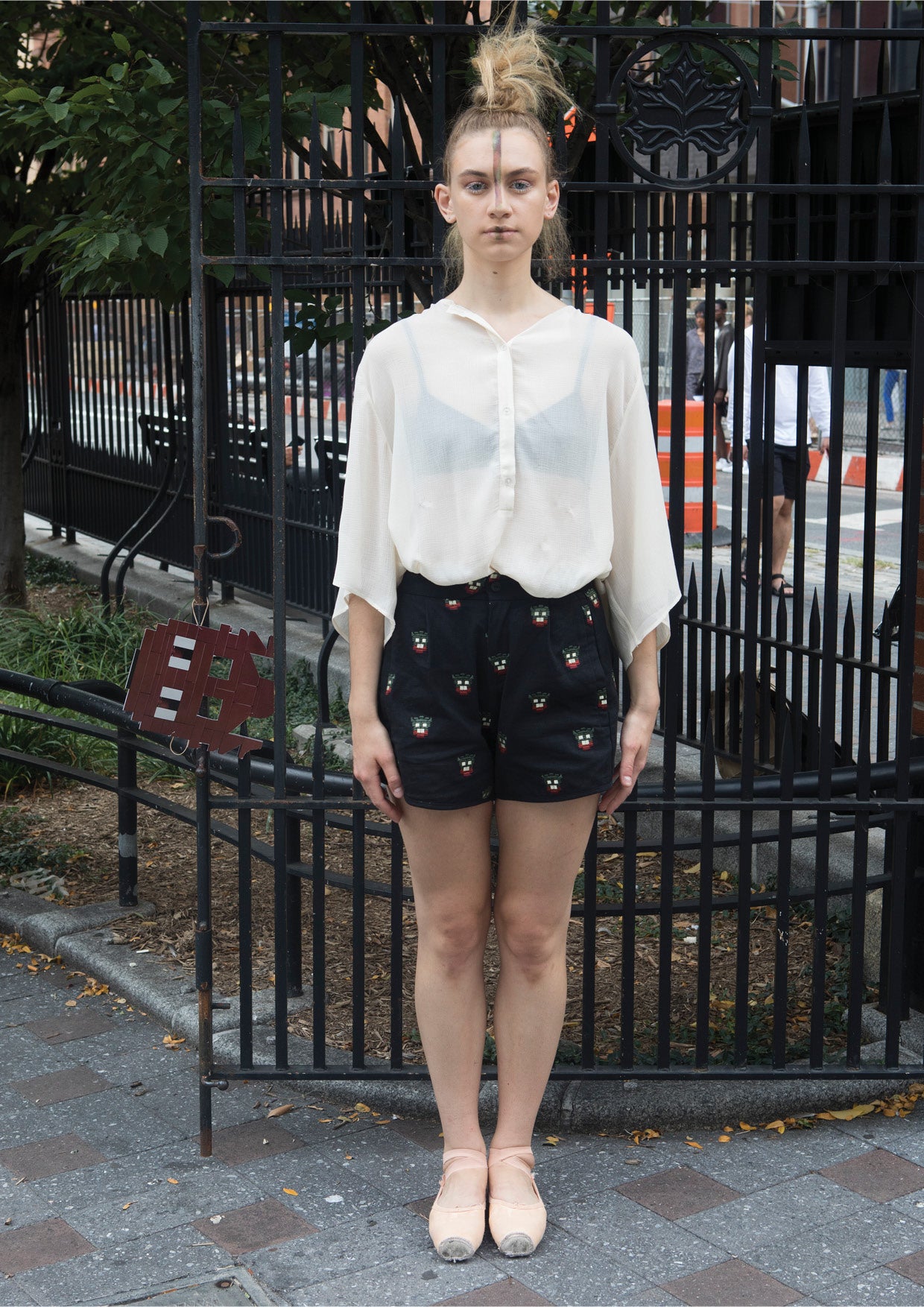 SHORTS HIGH WAIST - LINEN black with embroidery - BERENIK