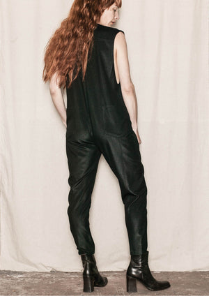 JUMPSUIT SLEEVELESS ZIP - SHINY TECHLACES black - BERENIK