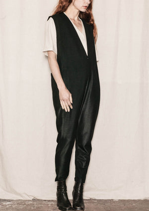 JUMPSUIT SLEEVELESS ZIP - SHINY TECHLACES black - BERENIK