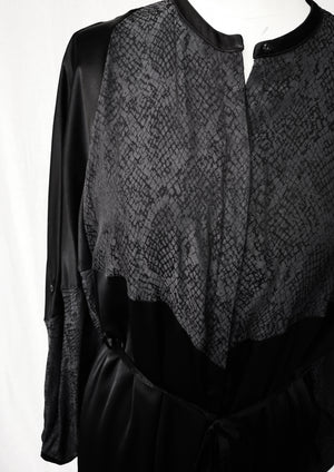 BLOUSE/DRESS - SILKY RAYON SATIN / SNAKE JACQUARD black - BERENIK